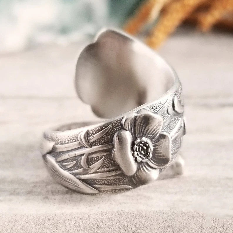 Simple Flowers Unique Women Ring