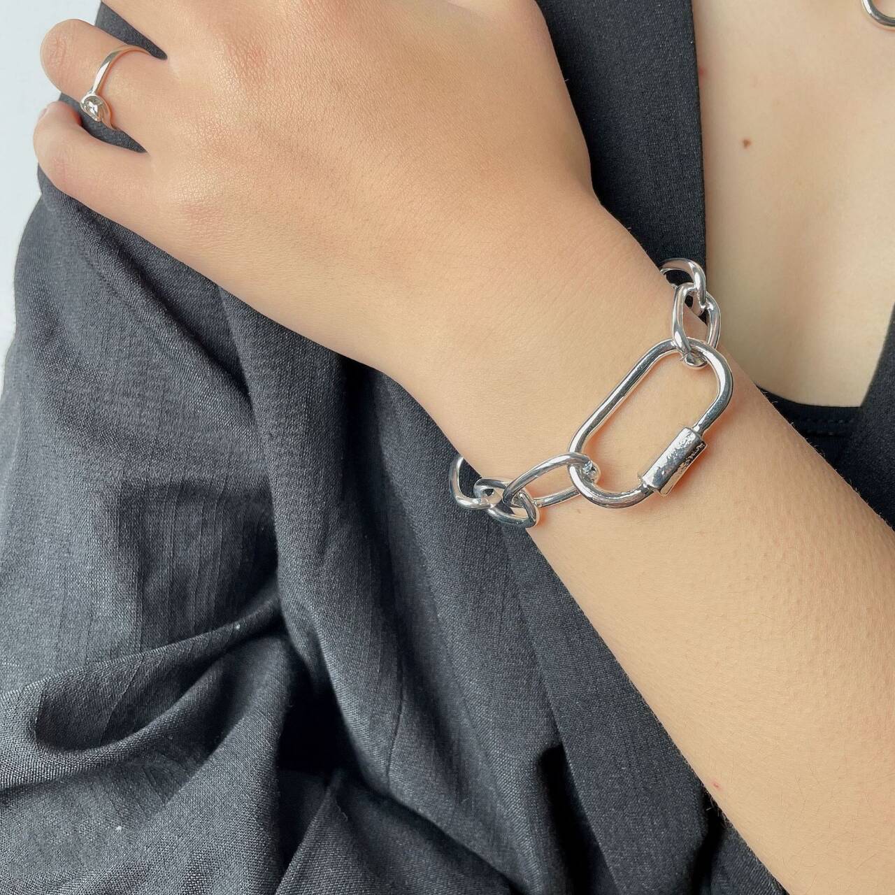 Simple Cross Thick Chain